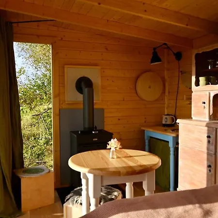 Huettchen Ganzjaehrig Nutzbar Mit Kamin&sauna Dom wakacyjny