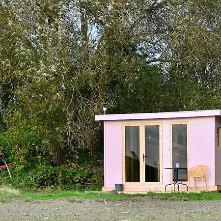 Huettchen Ganzjaehrig Nutzbar Mit Kamin&sauna * Dargun