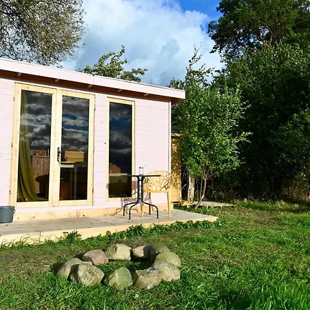 Huettchen Ganzjaehrig Nutzbar Mit Kamin&sauna Dargun